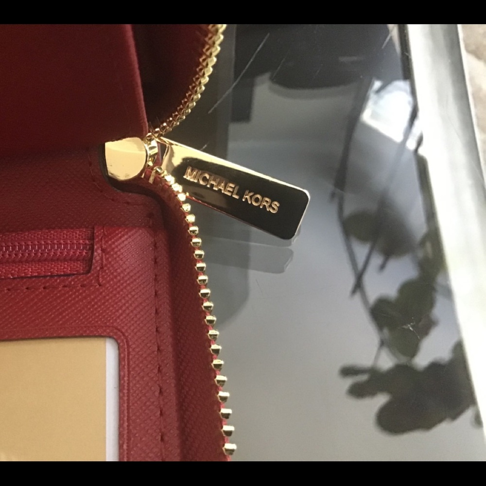 Michael Kors Jet Set Leather Wristlet Phone Case - Picture 10 of 11